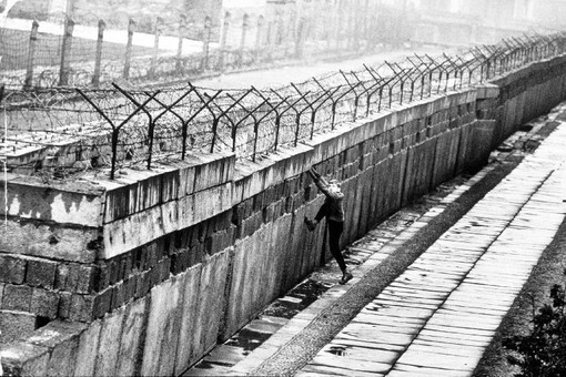 Il muro che non vuole saperne di cadere. A Berlino ci son riusciti, a Savona non ancora
