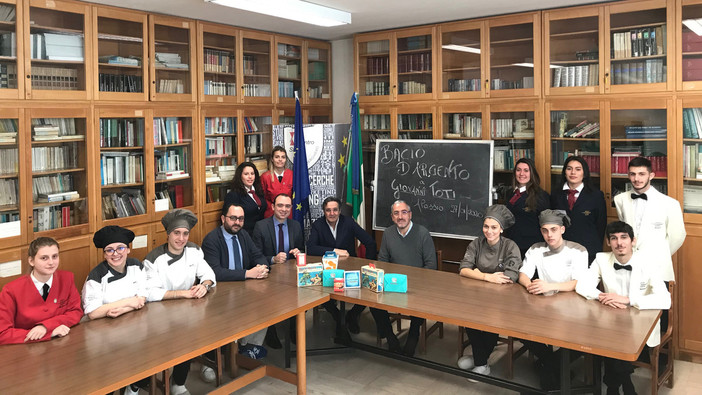 Alassio, cresce l'attesa per la consegna del "Bacio d'Argento" Alassio, cresce l'attesa per la consegna del "Bacio d'Argento"