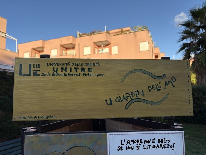 “U giardìn dell’amû”: l’Unitre decora Borgio Verezzi con venti piastrelle d’arte “U giardìn dell’amû”: l’Unitre decora Borgio Verezzi con venti piastrelle d’arte