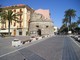 Ceriale: la piazza del Bastione parzialmente schermata per gli eventi estivi