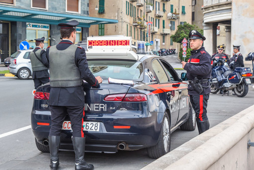 Selfie al volante: tentano di negare, ma le "prove" sono sul cellulare. Maxicontrollo dei Carabinieri in tutta la Provincia