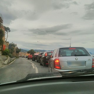 Traffico intenso sulla via Aurelia: code tra Ceriale e Borghetto