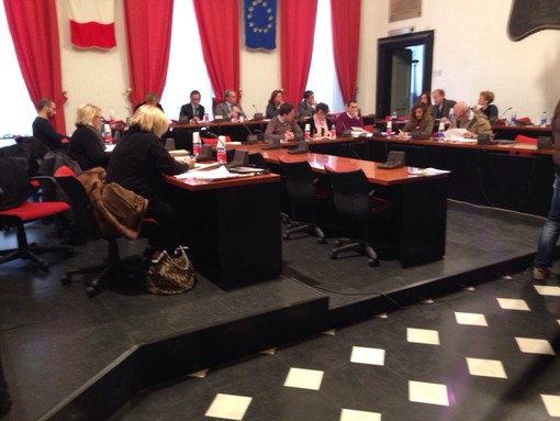 Albenga: conti difficili da fare quadrare, aumentano le tasse e vengono dismesse le società partecipate