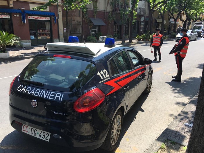 Albenga, scappa alla vista dei carabinieri: arrestato pusher marocchino Albenga, scappa alla vista dei carabinieri: arrestato pusher marocchino