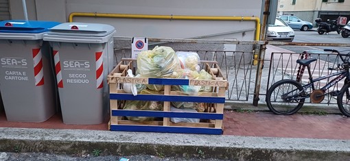 Porta a Porta a Savona, un lettore: "Quando la fantasia e il buon senso dei cittadini superano la miopia delle Autorità" Porta a Porta a Savona, un lettore: "Quando la fantasia e il buon senso dei cittadini superano la miopia delle Autorità"