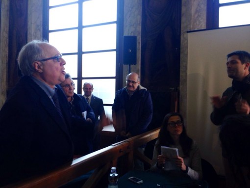 Savona, manca il numero legale e volano insulti dal M5S alla maggioranza: consiglio comunale annullato