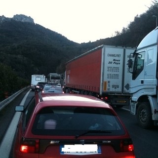 #INFOTRAFFICO: code e rallentamenti su strade e autostrade, arrivano i turisti