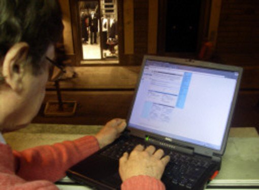 Imparare ad usare il computer: un corso per gli over 60