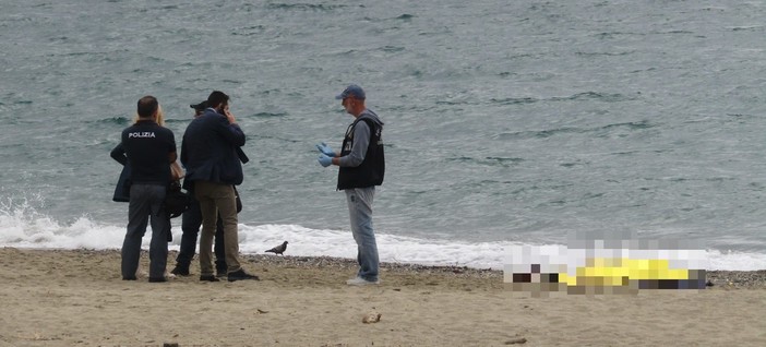 Tragedia a Savona, cadavere rinvenuto sulla spiaggia di via Nizza