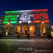 Carcare si veste con il tricolore per il 25 Aprile (FOTO)