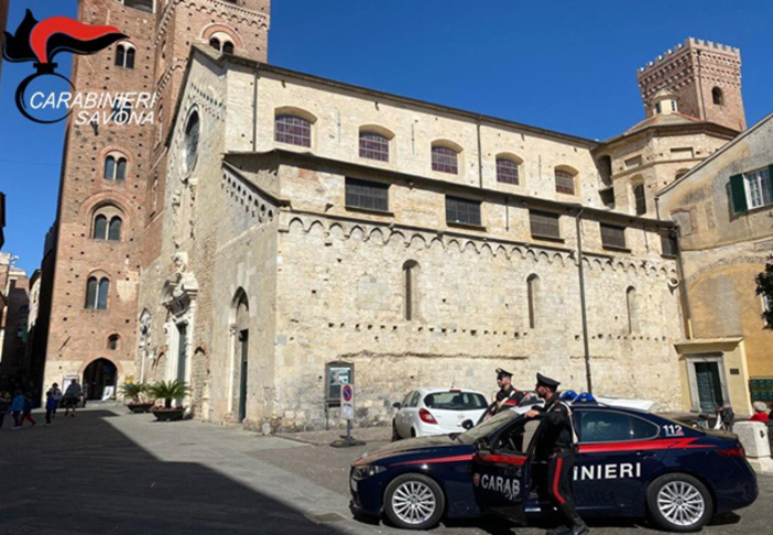 Resiste alla perquisizione dei carabinieri colpendone uno con una testata: arrestato ad Albenga un 34enne albanese Resiste alla perquisizione dei carabinieri colpendone uno con una testata: arrestato ad Albenga un 34enne albanese