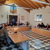 Senso unico sul lungomare a Pietra, l'amministrazione non indietreggia: "Non è la causa delle code sull'Aurelia" Senso unico sul lungomare a Pietra, l'amministrazione non indietreggia: "Non è la causa delle code sull'Aurelia"