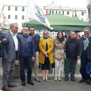 La Lega punta a Savona per le comunali, gazebi con questionari per i cittadini:"Volete che il Comune dia altri soldi al campo rom?"
