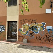 Carcare, imbrattata la sede degli Alpini. Il sindaco Mirri: "Tolleranza zero, incrementeremo la videosorveglianza"