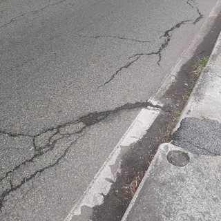 Celle, crepe stradali sull'Aurelia tra Pecorile e Capo Torre, il sindaco: "Anas ha rassicurato che la situazione non è pericolosa" (FOTO E VIDEO)