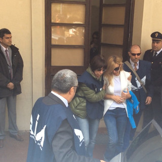 Scajolagate: estradata a Ventimiglia Chiara Rizzo, scorta blindata per “lady champagne”. Firmate le carte è ripartita con gli uomini della Dia