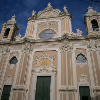 A Finale Ligure temporale in chiesa