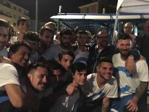 Calcio, la festa per la Serie C unisce le due Albissole: è delirio biancazzurro (FOTO e VIDEO)