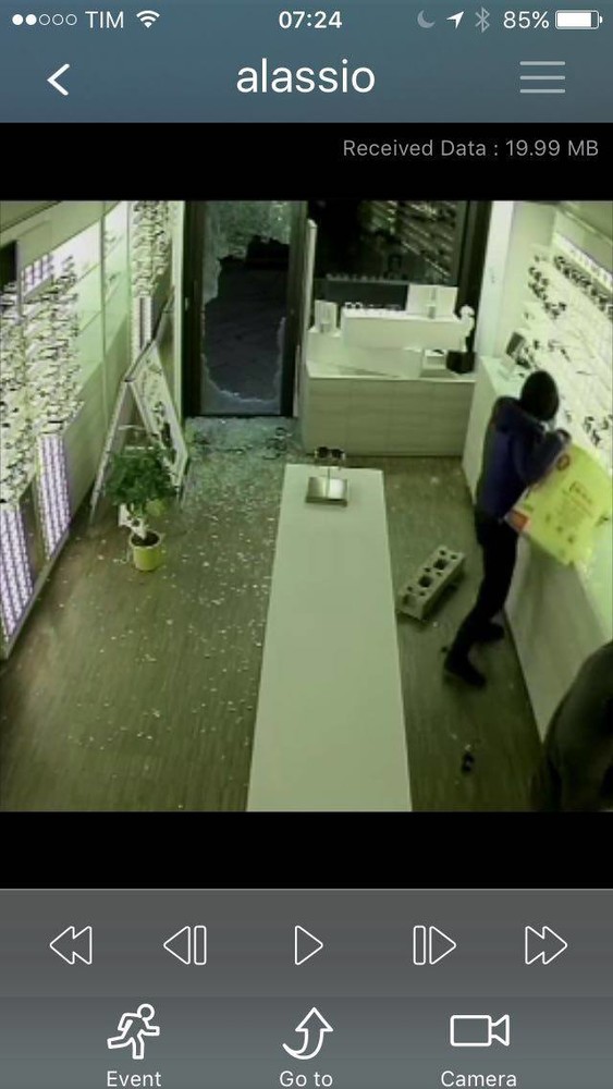 Ladri in azione nel budello di Alassio, svaligiata l’Ottica Foppa Ladri in azione nel budello di Alassio, svaligiata l’Ottica Foppa