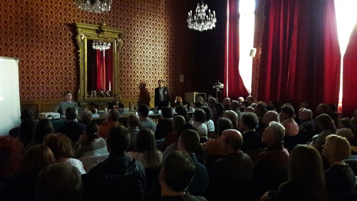 Savona, grande partecipazione di pubblico al 1° "Convegno Unito Ufologico" Savona, grande partecipazione di pubblico al 1° "Convegno Unito Ufologico"