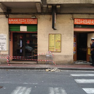 Savona, caduta di intonaci in via San Lorenzo: intervento dei vigili del fuoco