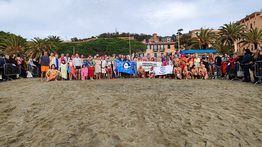 Finale, ancora numeri importanti per il "Cimento della Befana": anche quest'anno superati i 100 partecipanti (FOTO) Finale, ancora numeri importanti per il "Cimento della Befana": anche quest'anno superati i 100 partecipanti (FOTO)