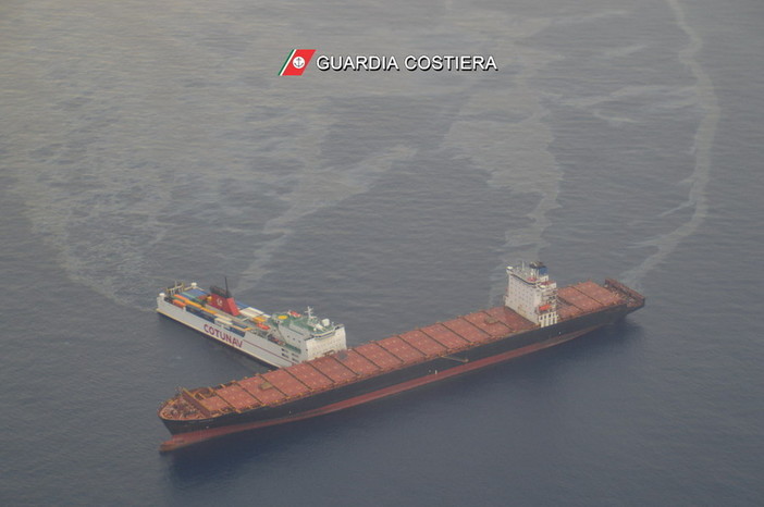 Collisione navi: simulazioni Arpal indicano spostamento a ovest di chiazze di grezzo al largo della Riviera di Ponente Collisione navi: simulazioni Arpal indicano spostamento a ovest di chiazze di grezzo al largo della Riviera di Ponente