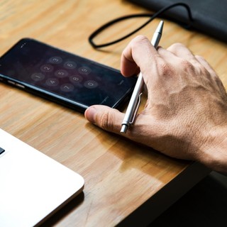 L'era digitale: trasformazioni e sfide per l'essere umano