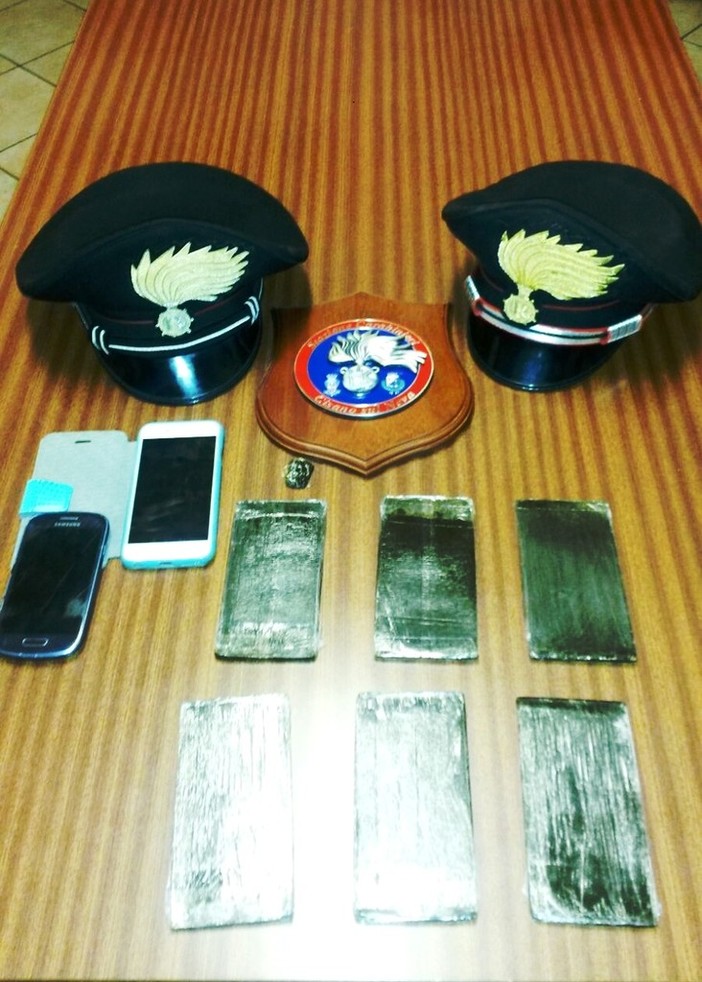 Cisano sul Neva: Carabinieri arrestano spacciatore e acquirente