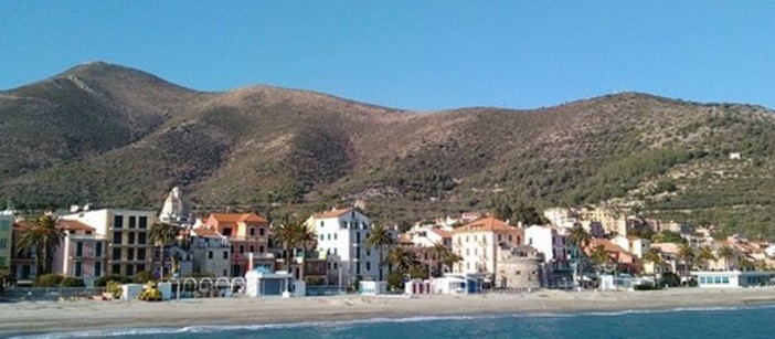 Blitz del "Le Iene" sulla spiaggia di Ceriale