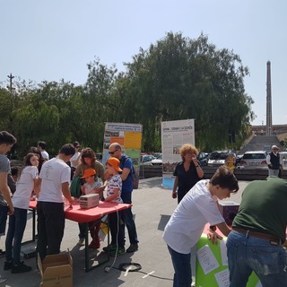 I Giovani per la Scienza dal Campus Universitario di Savona alla Città dei Bambini per far fare esperimenti ai più piccoli