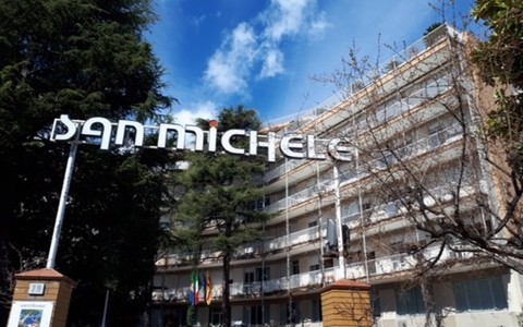 Albenga, i lavoratori della clinica San Michele preoccupati: “80 famiglie rischiano il posto”
