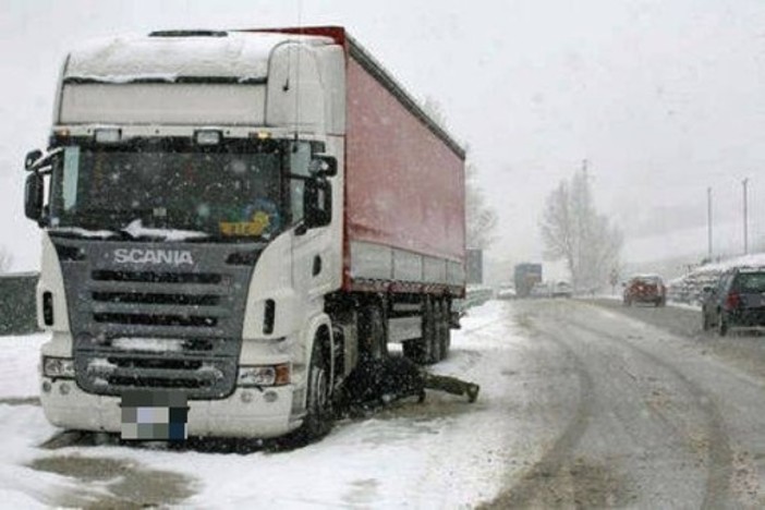Emergenza neve, Cna Fita attacca: "Autotrasportatori parte lesa, non soggetti responsabili" Emergenza neve, Cna Fita attacca: "Autotrasportatori parte lesa, non soggetti responsabili"