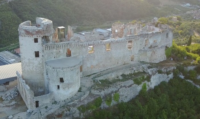 Finale, nuovi interventi per la salvaguardia di Castel Govone. E intanto l'amministrazione avverte: "Rispettare il divieto di accesso"