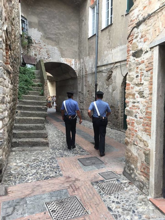 Rapina alla farmacia San Michele di Albenga, secondo le prime indiscrezioni l'autore sarebbe un italiano