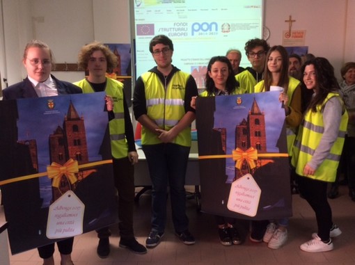 Gli steward dell’ambiente lanciano la campagna "Albenga 2017. Regaliamoci una città più pulita" Gli steward dell’ambiente lanciano la campagna "Albenga 2017. Regaliamoci una città più pulita"