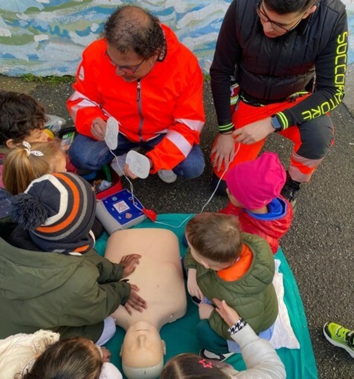 "Io bambino: piccolo ma grande volontario": il progetto tra la Croce Bianca e l'Istituto Comprensivo Savona I si conclude il 27 maggio con un corteo per la città "Io bambino: piccolo ma grande volontario": il progetto tra la Croce Bianca e l'Istituto Comprensivo Savona I si conclude il 27 maggio con un corteo per la città