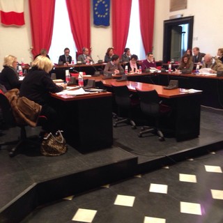 Albenga: conti difficili da fare quadrare, aumentano le tasse e vengono dismesse le società partecipate