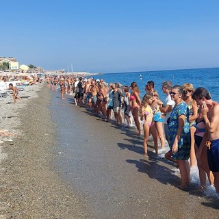 Golar Tundra, nasce l'appello per una nuova catena umana contro il rigassificatore