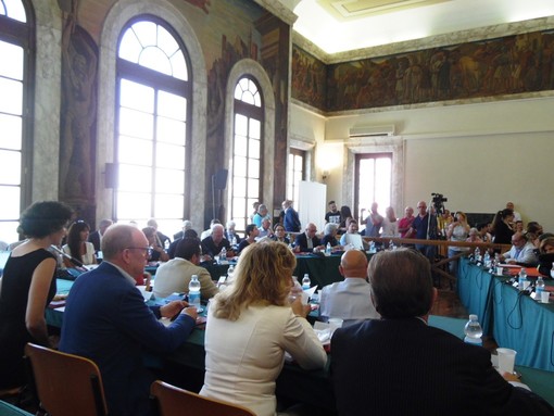 Savona, il M5S propone una riduzione dei membri delle commissioni: saranno 15 con un risparmio di 85 mila euro