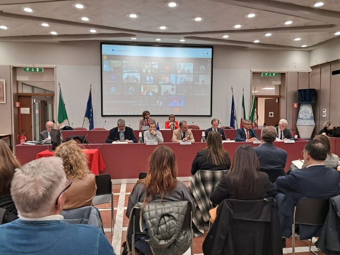 Sanità: l'assessore regionale Nicolò incontra i sindaci della provincia. Vicino l'accordo integrativo regionale con i medici di famiglia