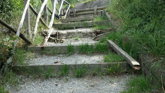 Cairo Montenotte, vandalizzato il sentiero che porta al castello