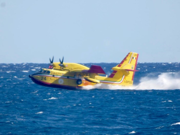 Albenga, una Messa per ricordare Roberto e Matteo, i piloti dei Canadair deceduti sull’Etna Albenga, una Messa per ricordare Roberto e Matteo, i piloti dei Canadair deceduti sull’Etna
