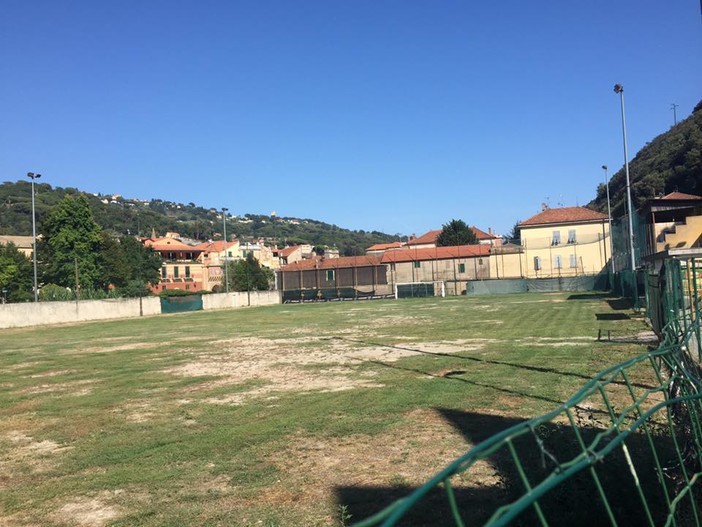 Finale Ligure: il campo sportivo "Viola" diventa parcheggio per il "Viaggio nel Medioevo" Finale Ligure: il campo sportivo "Viola" diventa parcheggio per il "Viaggio nel Medioevo"