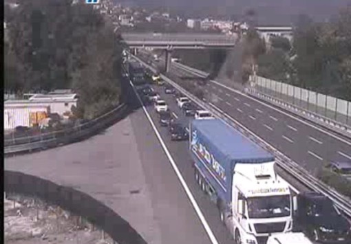 Tamponamento sulla A10 tra Celle e Albisola: traffico in tilt Tamponamento sulla A10 tra Celle e Albisola: traffico in tilt