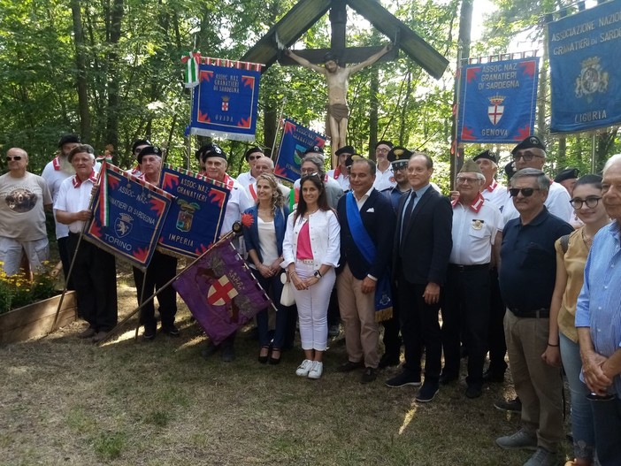 Cosseria: il crocefisso è tornato al suo posto, era stato danneggiato dai vandali nel marzo 2021 (FOTO e VIDEO)