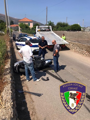 Si schianta contro un palo dopo un inseguimento da film da Ceriale ad Albenga: la polizia locale arresta un 29enne pluripregiudicato