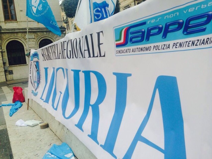 Un momento delle sfilate di protesta contro la chiusura del carcere di Savona (immagine di repertorio)