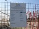 Aurelia Bis, tutto pronto per la ripresa del cantiere e spuntano i nuovi cartelli: fine lavori il 16 febbraio 2026 (FOTO)