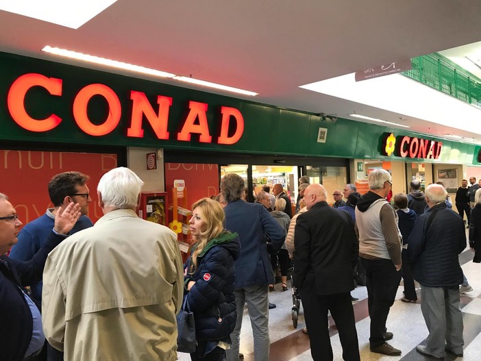 Carcare, rinnovato il punto vendita Conad: questa mattina l'inaugurazione (FOTO e VIDEO) Carcare, rinnovato il punto vendita Conad: questa mattina l'inaugurazione (FOTO e VIDEO)